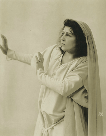 Viola Allen as Lady Macbeth